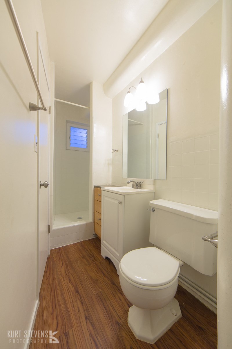 Moana Vista Studio Full Bathroom