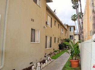 1803 North Harvard exterior building side