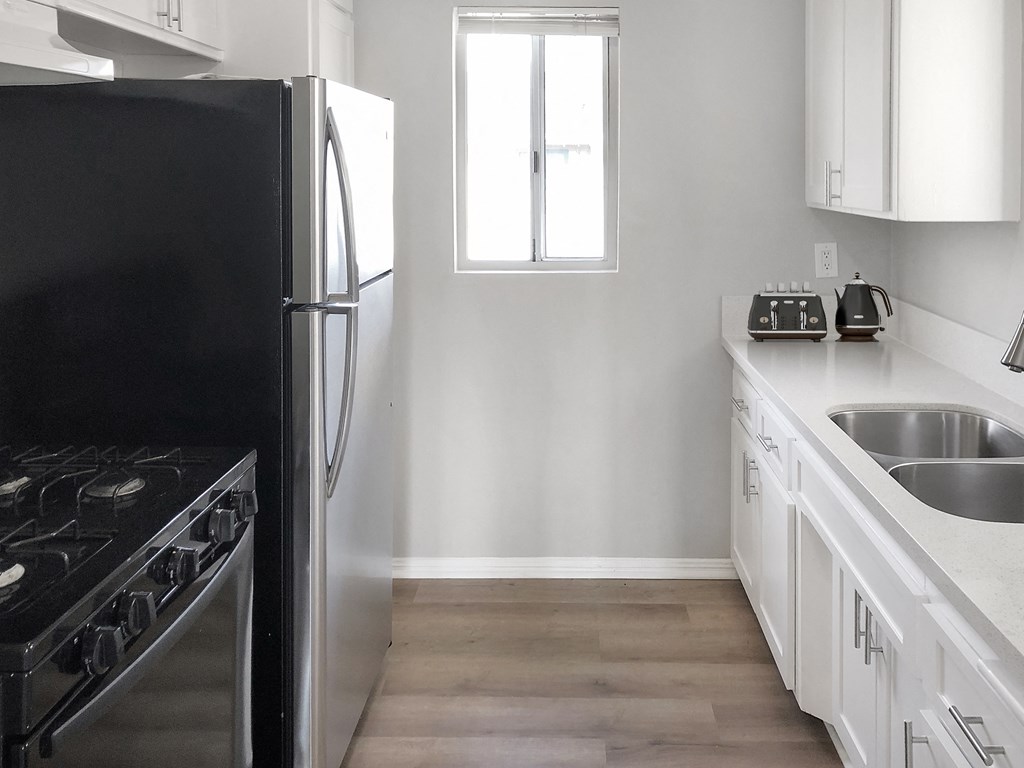 1803 North Harvard kitchen with appliances