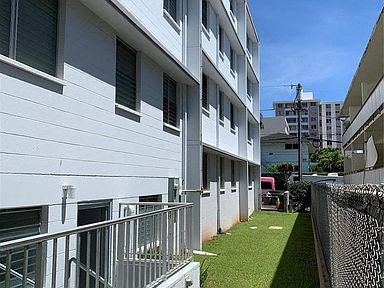 1818 Anapuni Exterior Side