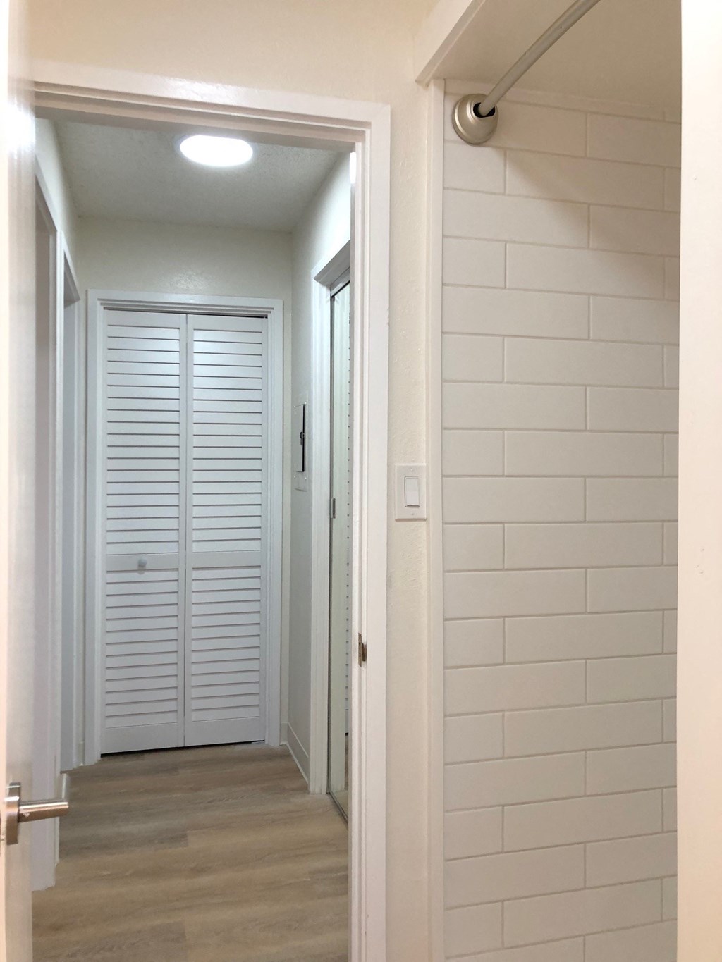 1818Anapuni_1Bed_HallwayAndCloset