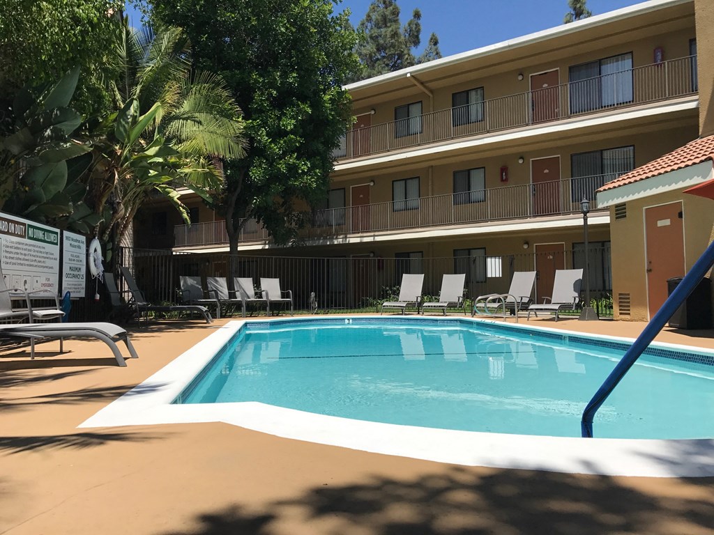 Woodman Lassen Apartments pool area