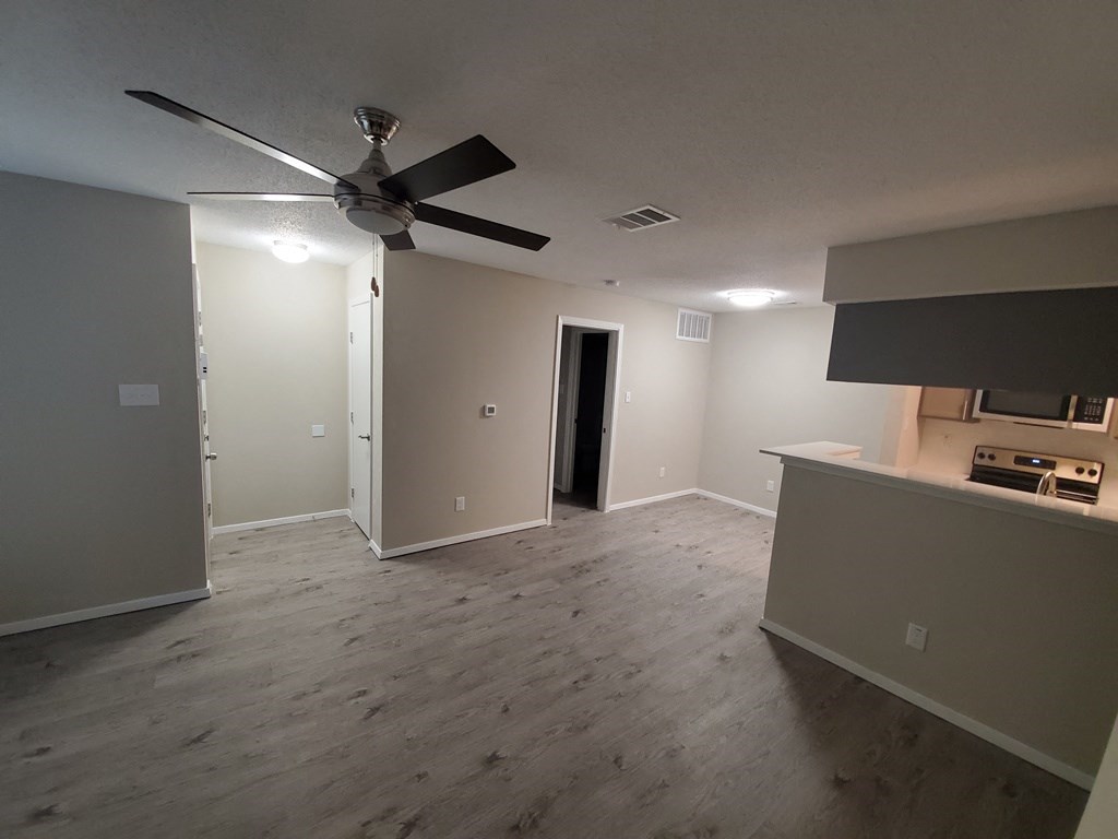 Trails of Walnut Creek living and dining area