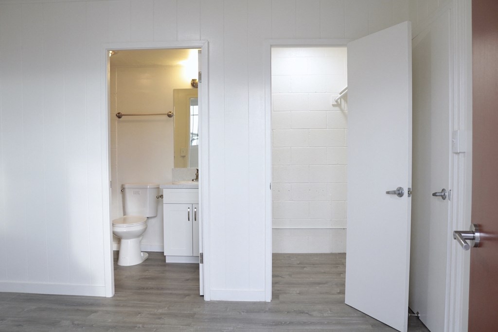 2048 South Beretania Street Apartments bedroom doors to bathroom and closet