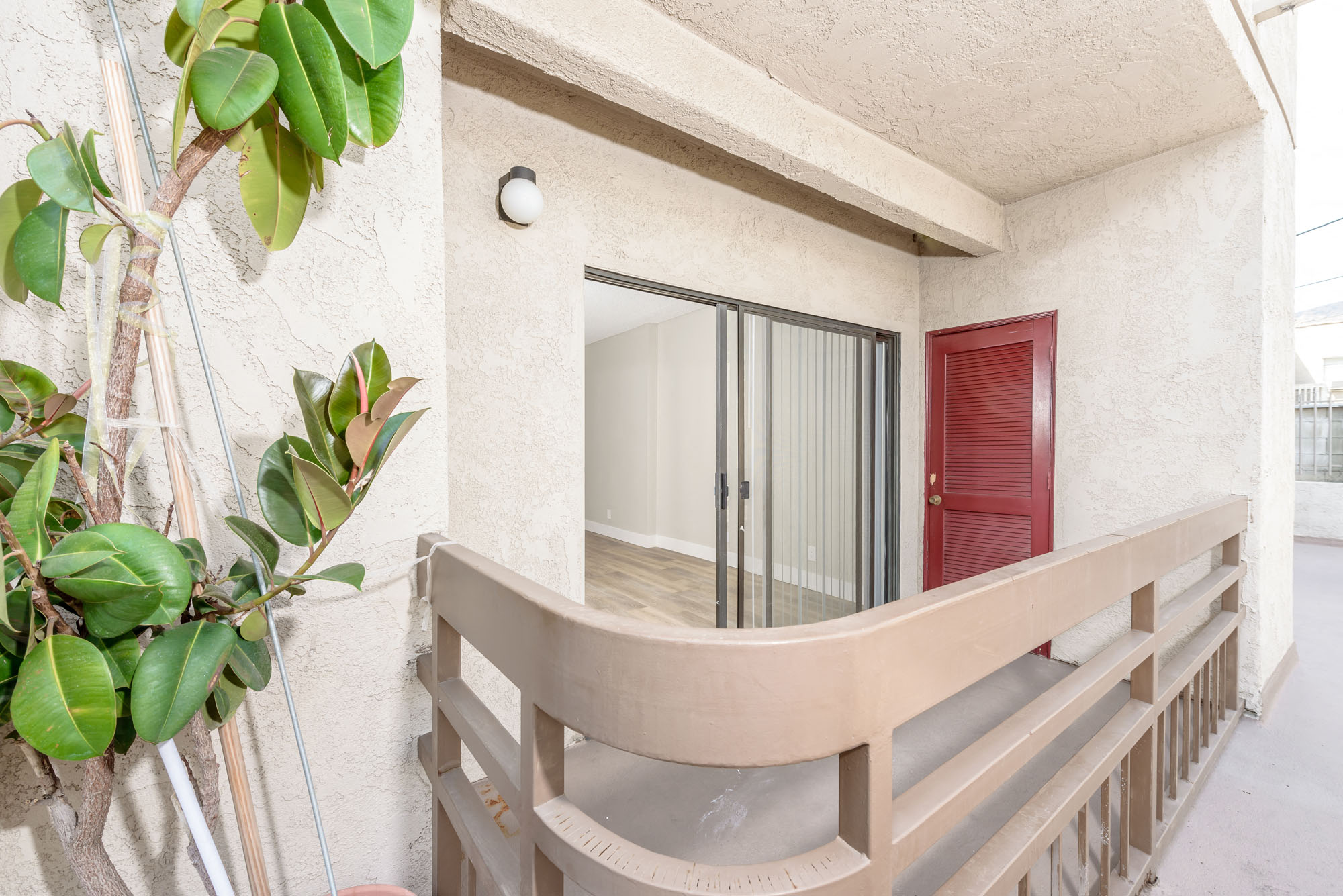 1140 N Columbus Ave 2 Bed 2 Bath Patio