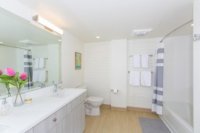 Kanekapolei Collection Bathroom with Dual Sinks