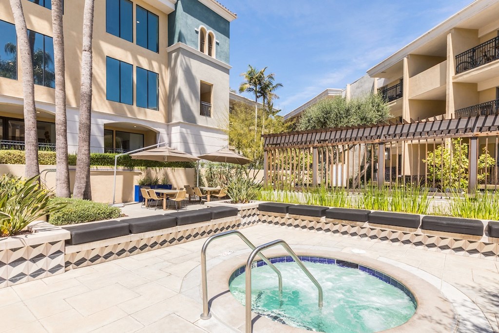 The Plaza At Sherman Oaks