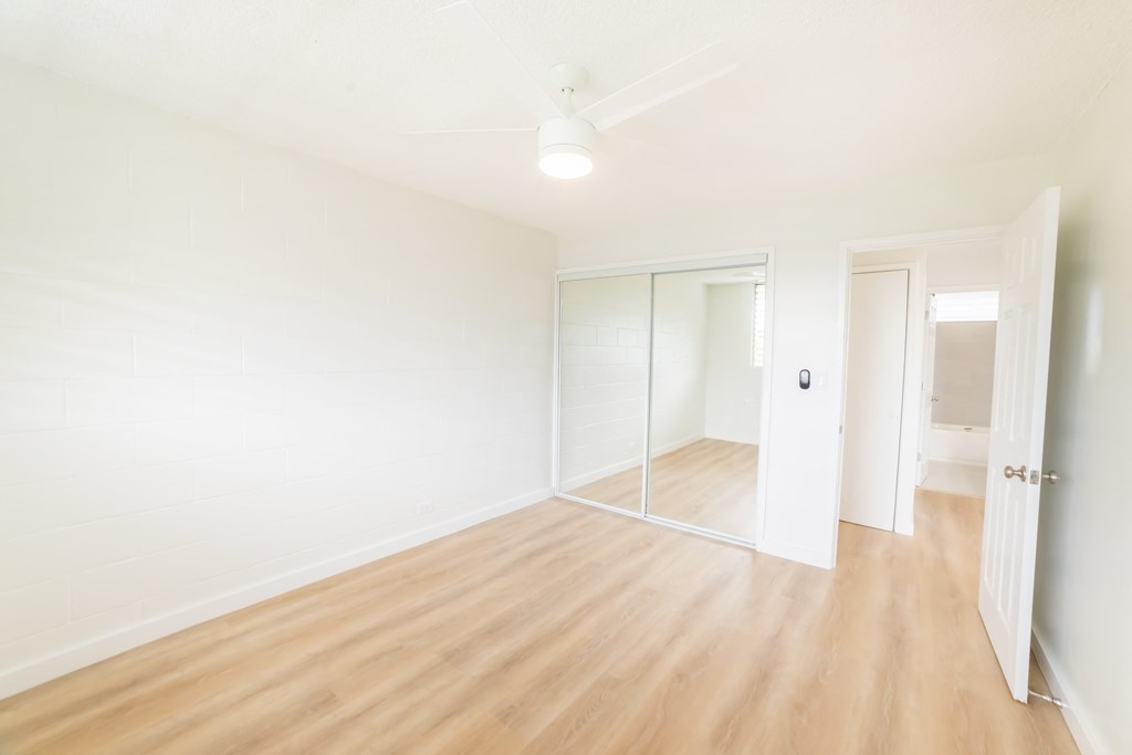 2751 Waikahe bedroom with closet