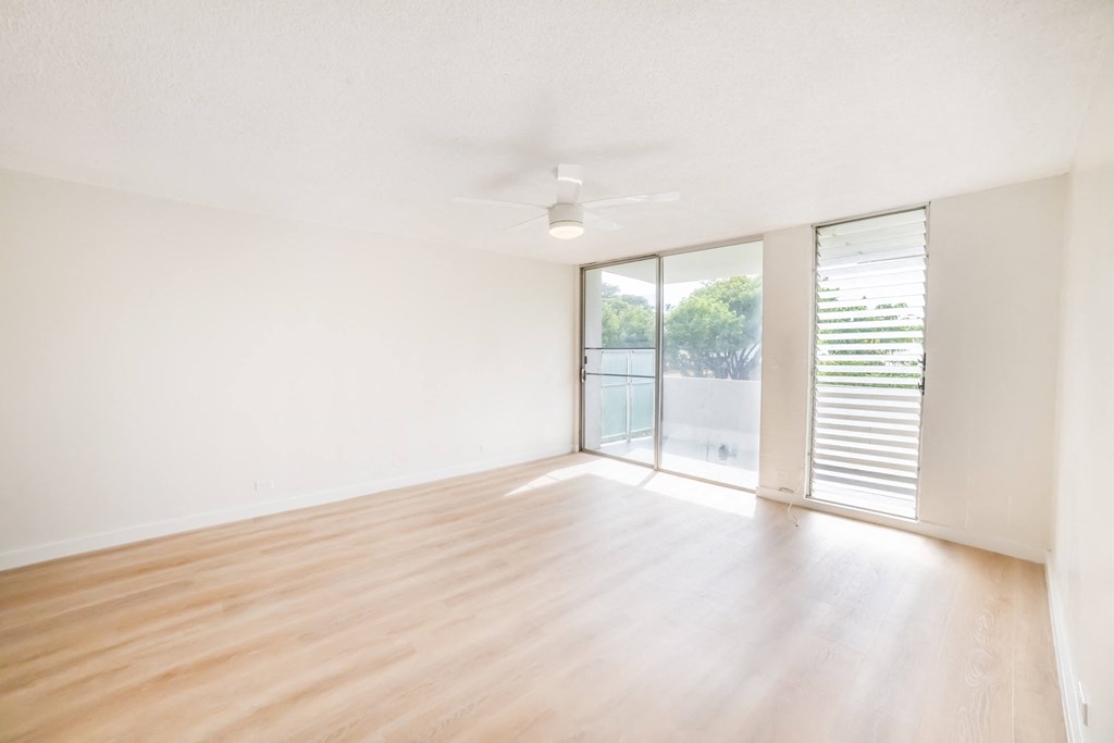 2751 Waikahe living room