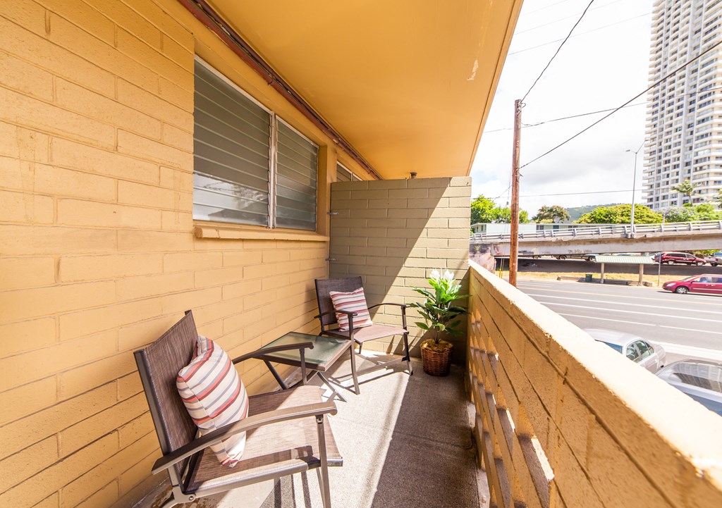 2755 Waikahe balcony