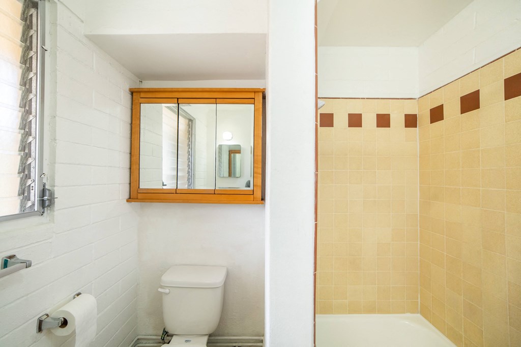2755 Waikahe bathroom