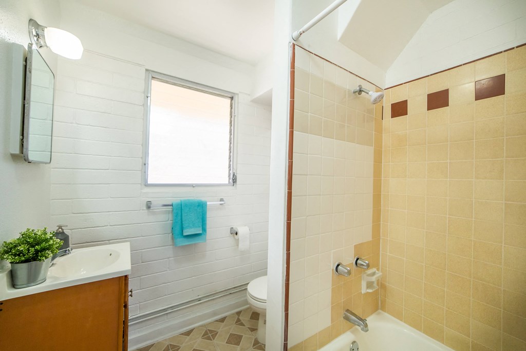 2755 Waikahe bathroom with shower