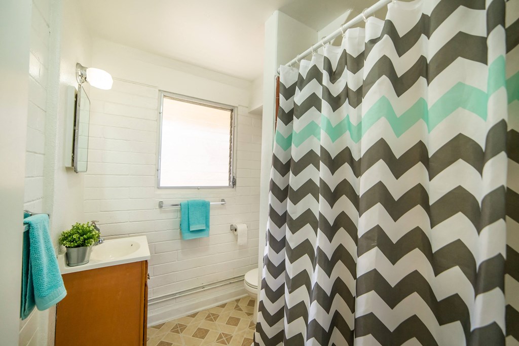 2755 Waikahe bathroom