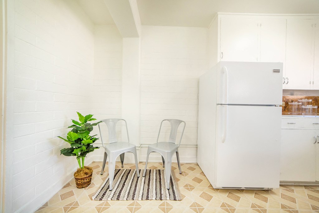 2755 Waikahe dining area