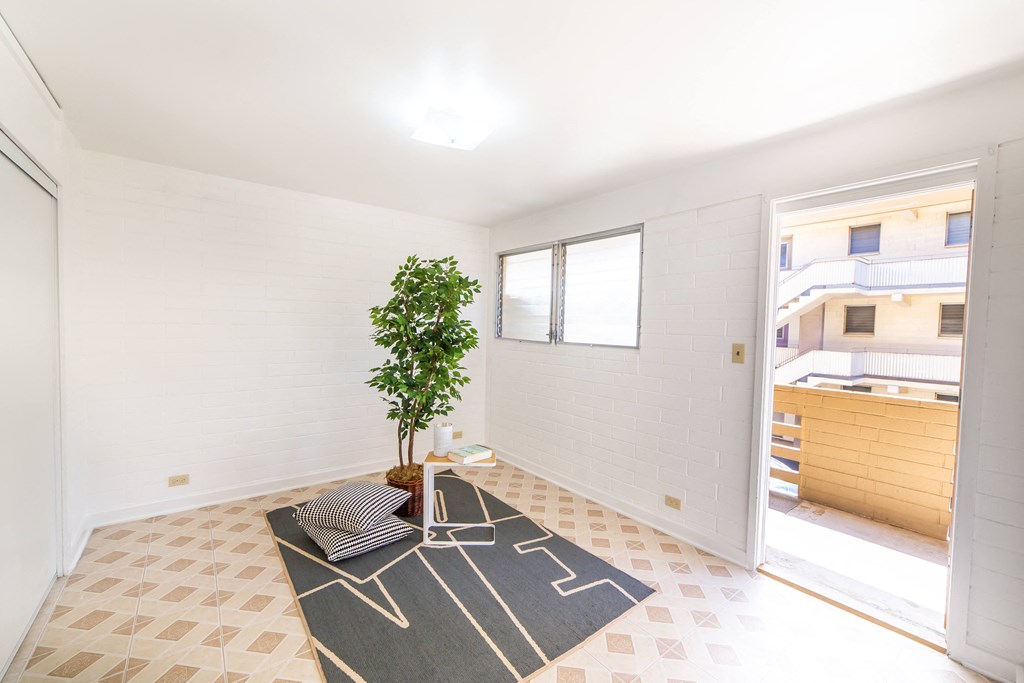 2755 Waikahe living room