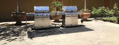 Woodman Lassen Apartments barbecue area