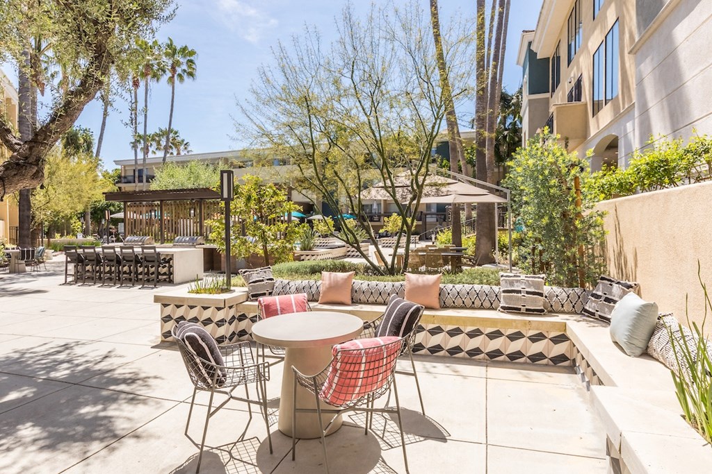 The Plaza At Sherman Oaks