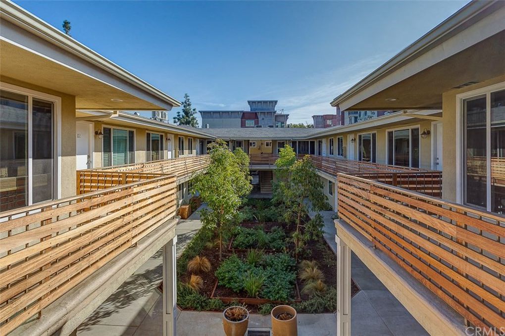 296 N Oakland Apartments exterior buildings