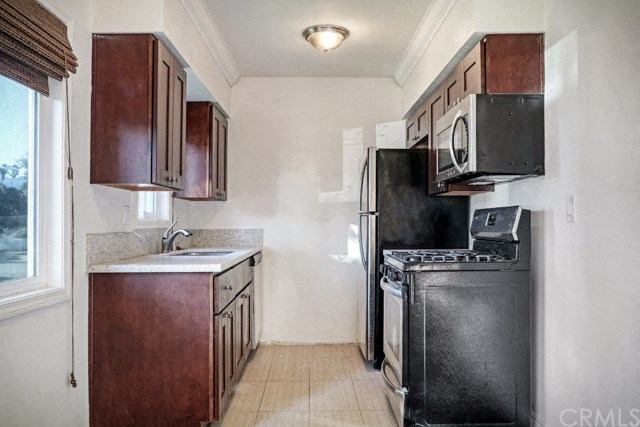 296 N. Oakland Apartments kitchen area with appliances, cabinets, and counters