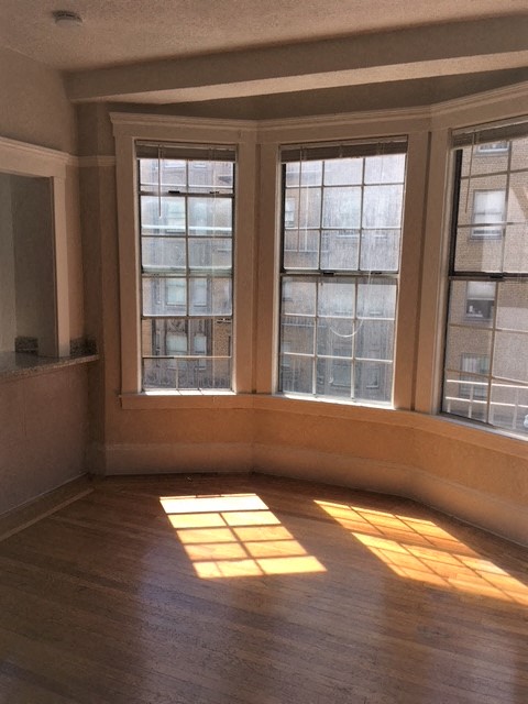 520 Taylor bay style windows