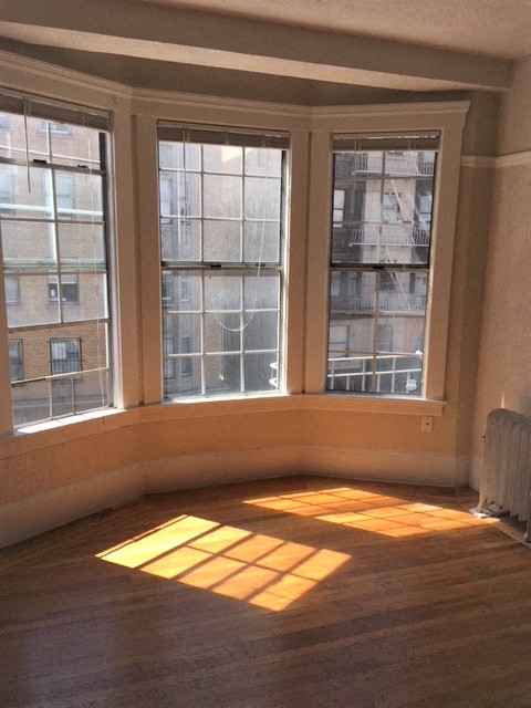 520 Taylor bay style windows