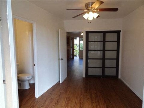 Moana Vista Apartments closet storage and doorways 