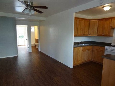 Moana Vista Apartments dining and kitchen area