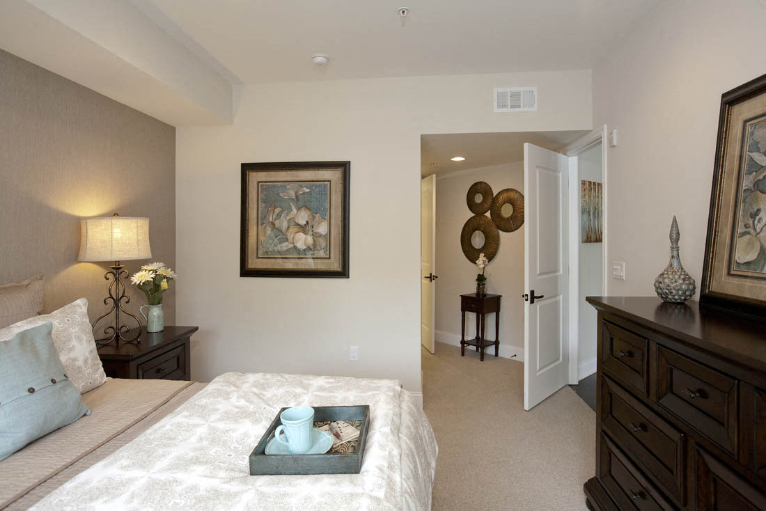 Horizons at Calabasas master bedroom with bathroom