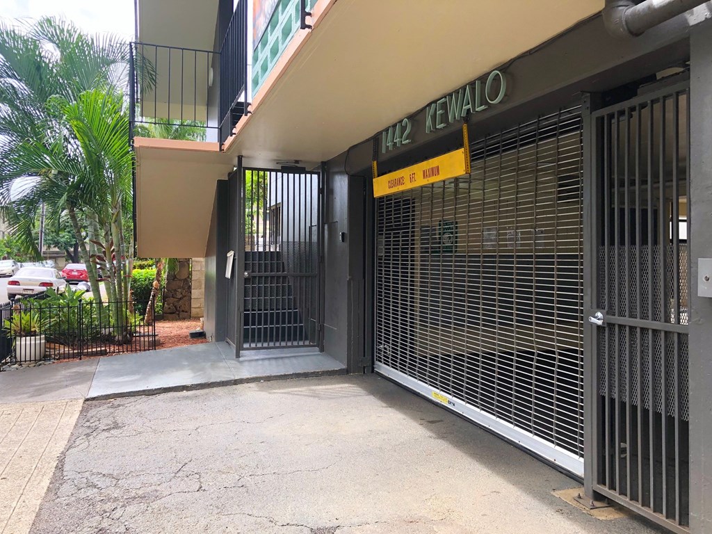 Kewalo Apartments exterior building