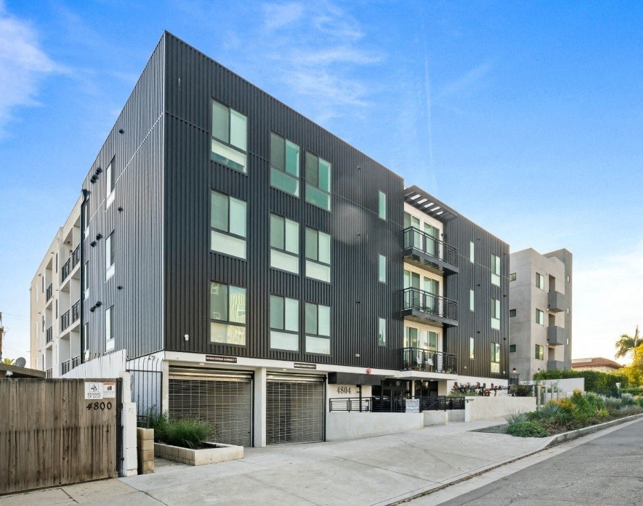 4804 Oakwood exterior