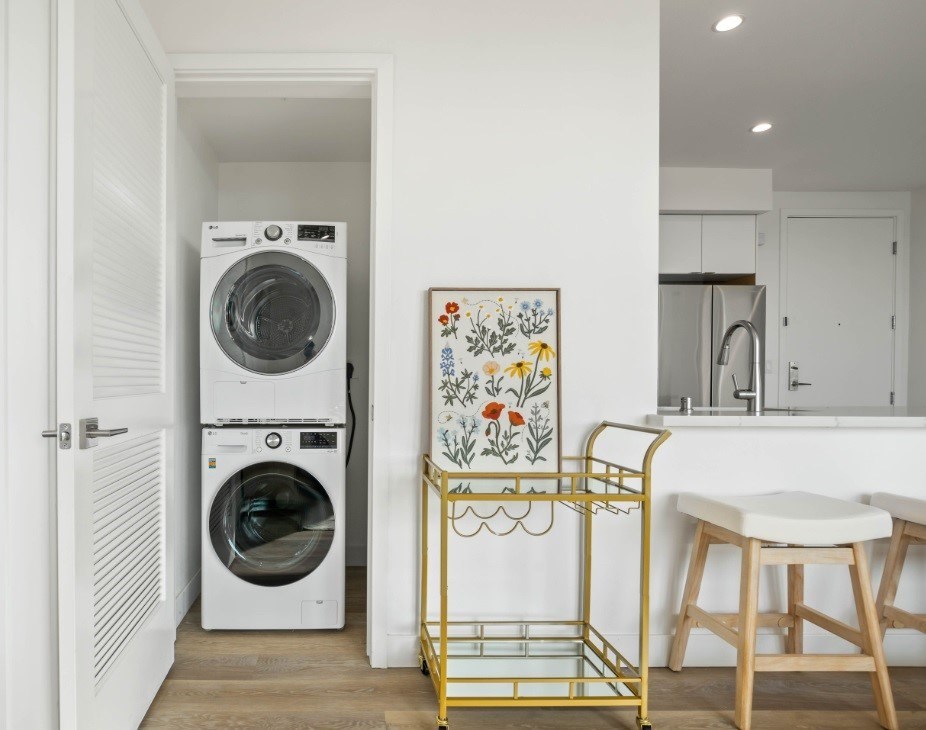 4804 Oakwood in unit washer and dryer