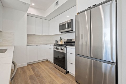 4804 Oakwood Digitally Staged Kitchen