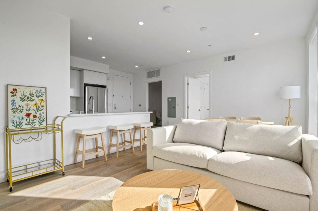 4804 Oakwood living room