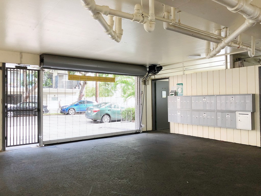 Kewalo Apartments garage door and mail boxes