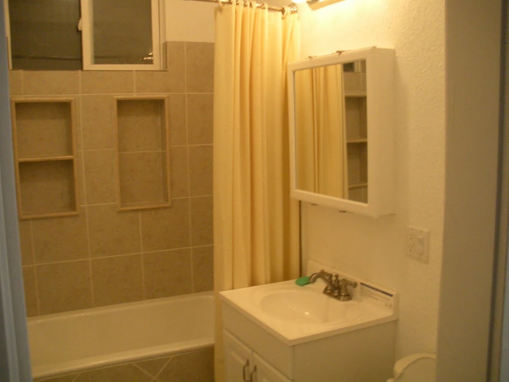 520 Taylor bathroom vanity and shower