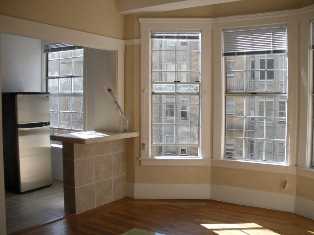 520 Taylor unfurnished dining area and kitchen with appliances