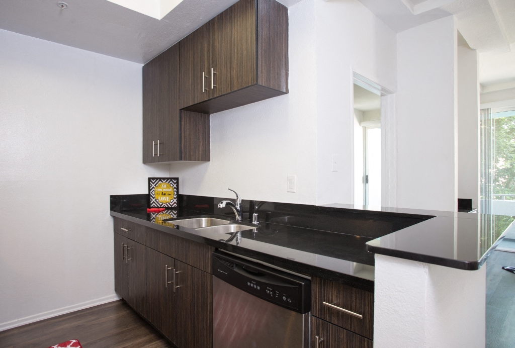 5119 Maplewood - Kitchen