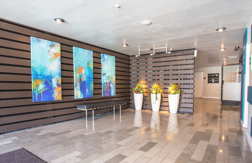 5119 Maplewood - Lobby Reverse