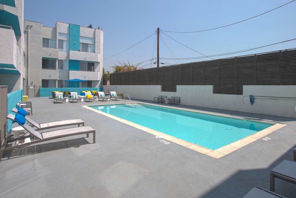 5119 Maplewood - Pool