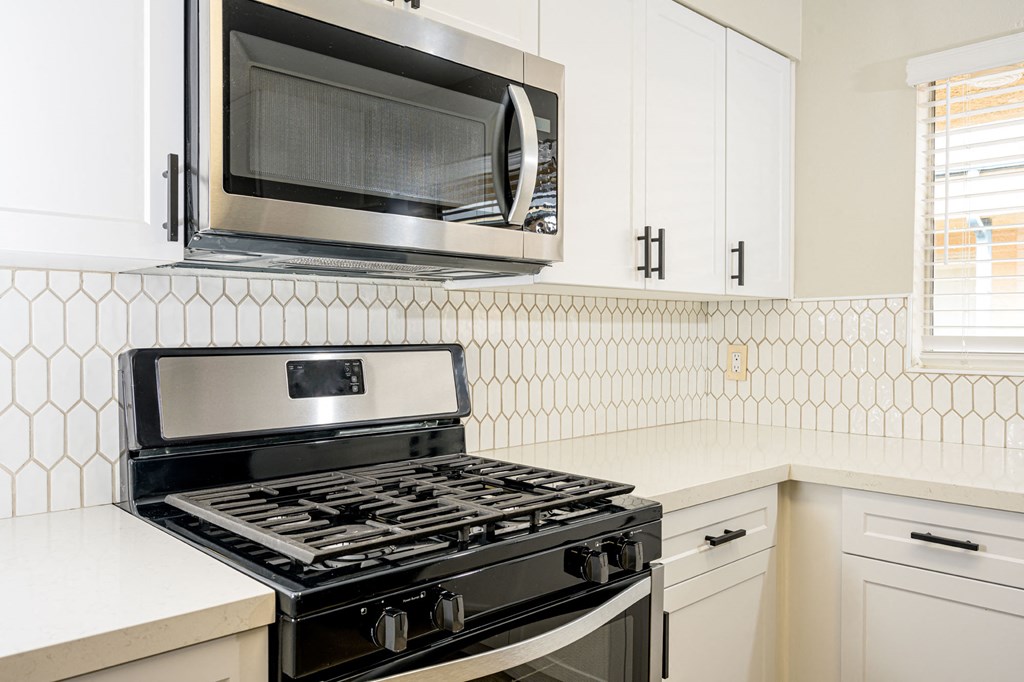 535 N. Hobart Apartments kitchen gas stove, microwave, and counters