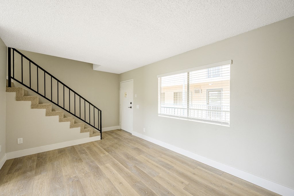 535 N. Hobart Apartments living area and stairs