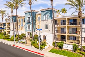 The Plaza at Sherman Oaks Luxury Apartments entry