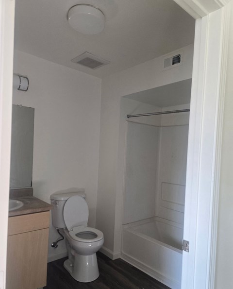 Vineyard Family bathroom