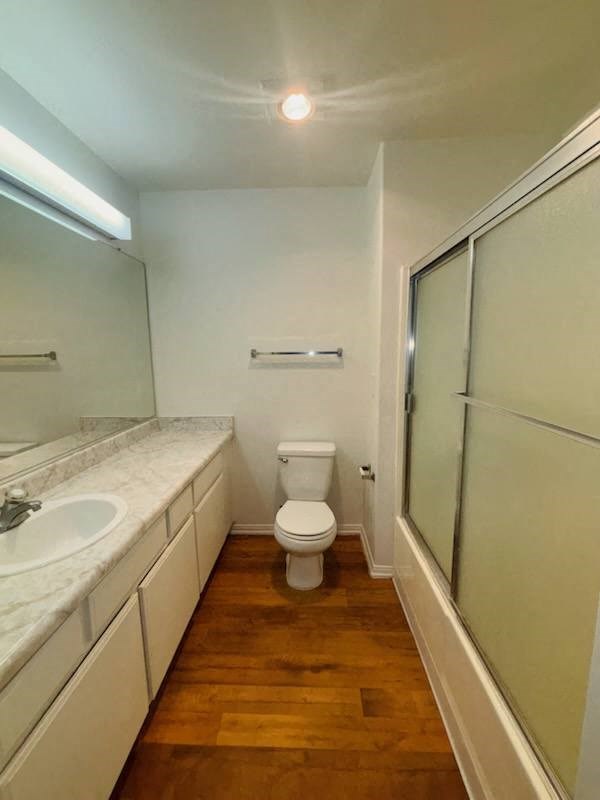 Park Stanton Place One Bedroom bathroom