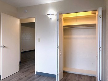 Hale Makiki Apartments bedroom with closet