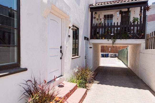 West Knoll exterior building entrance and pathway