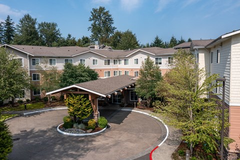 the view of the entrance to the club house at the club at highlands apartments