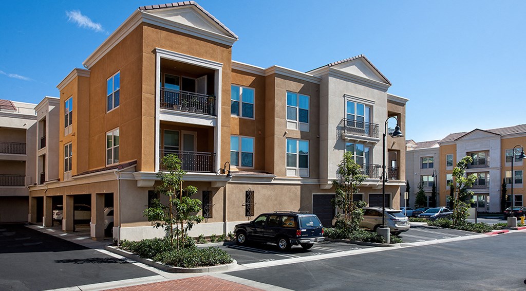 Alegre Apartments Parking Area