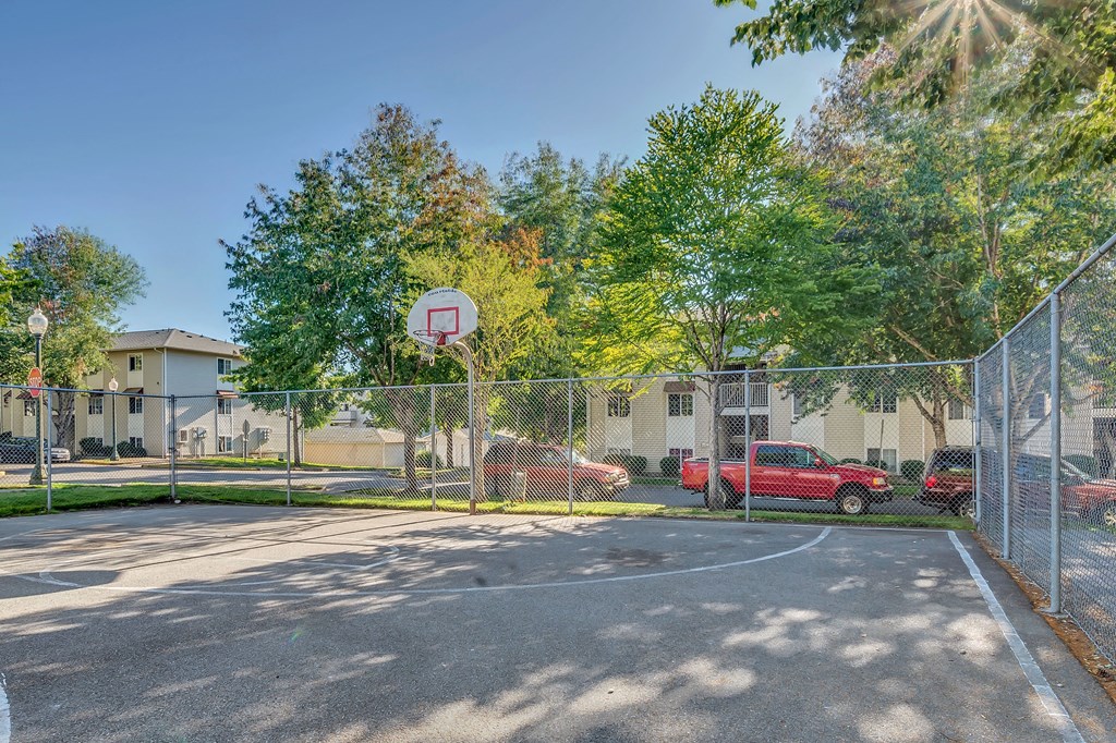Courtside Apartments basketball court