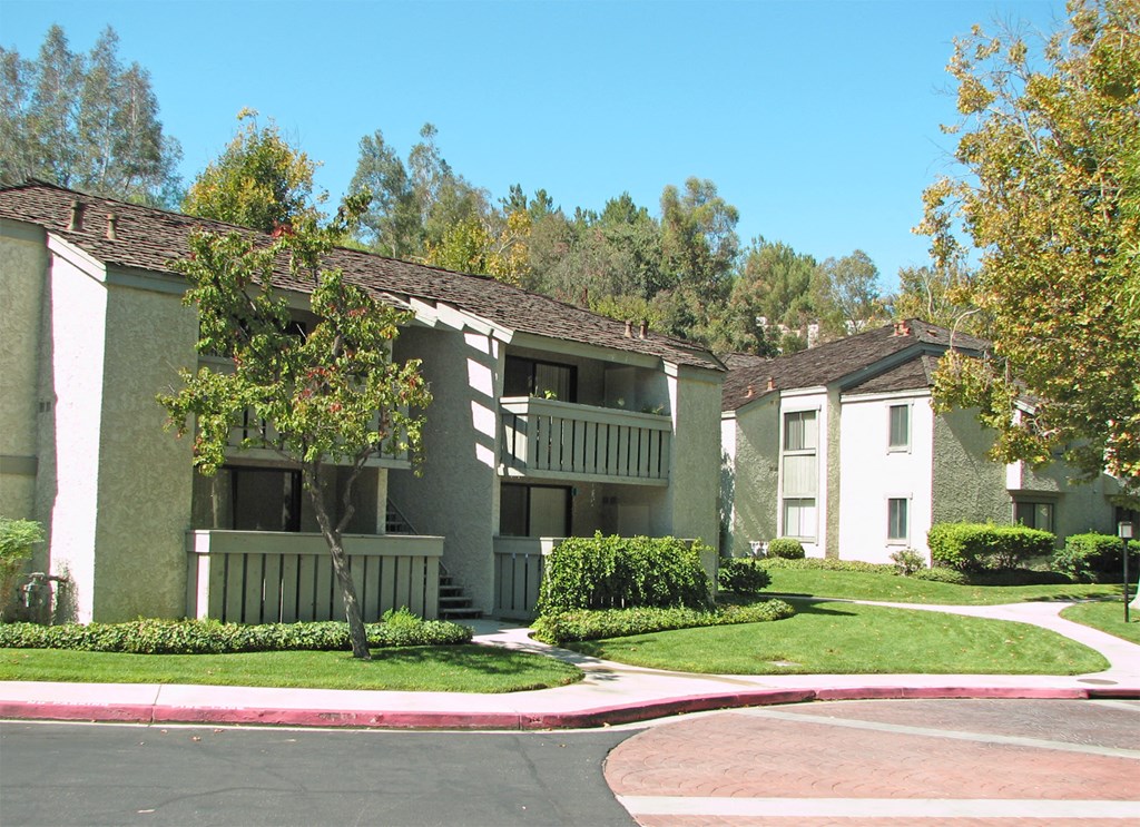 Artisan Oaks Building Exterior